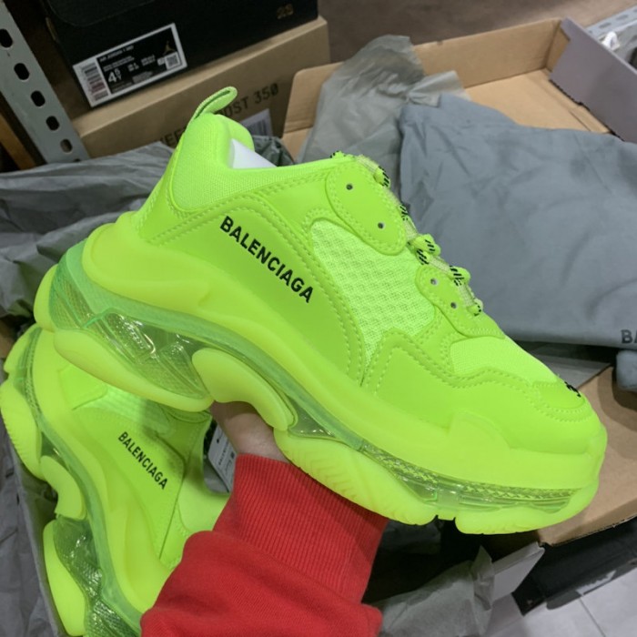 cruzar complemento Confidencial Balenciaga Triple S Sneakers Fluorescent Green