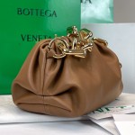 B V The Chain Pouch Brown