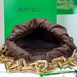 B V The Chain Pouch Chocolate