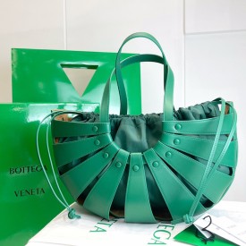 B V The Shell Bag Green