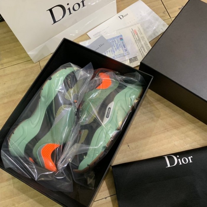 Dior B22 Sneaker in black technical knit black with green