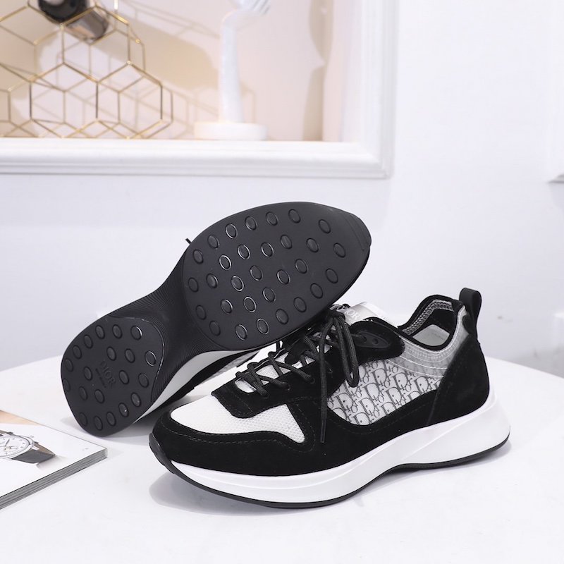 B25 Dior Oblique Runner Sneaker in Black Suede