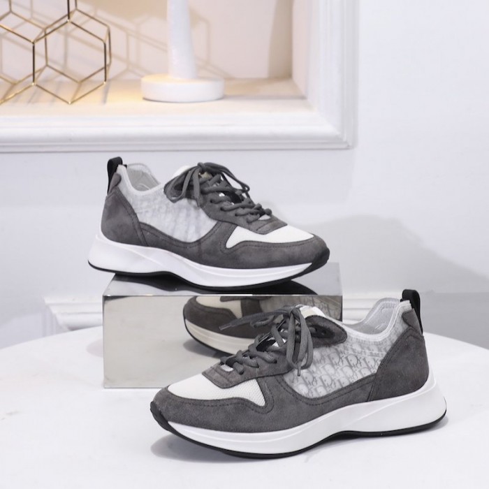 B25 Dior Oblique Runner Sneaker in Grey Suede