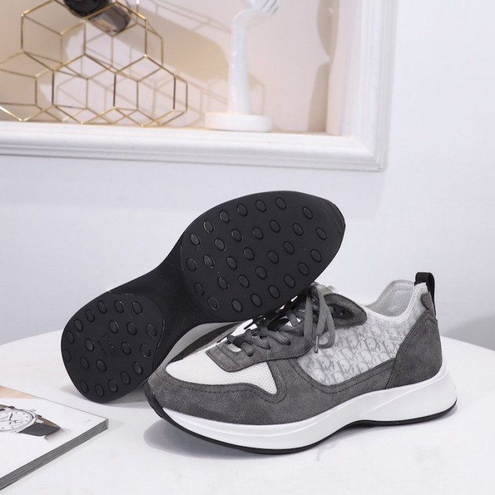B25 Dior Oblique Runner Sneaker in Grey Suede