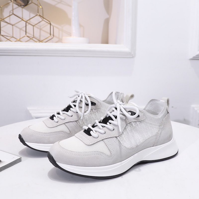 B25 Dior Oblique Runner Sneaker in White Suede