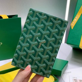 Go yard Grenelle Passport Cover Green