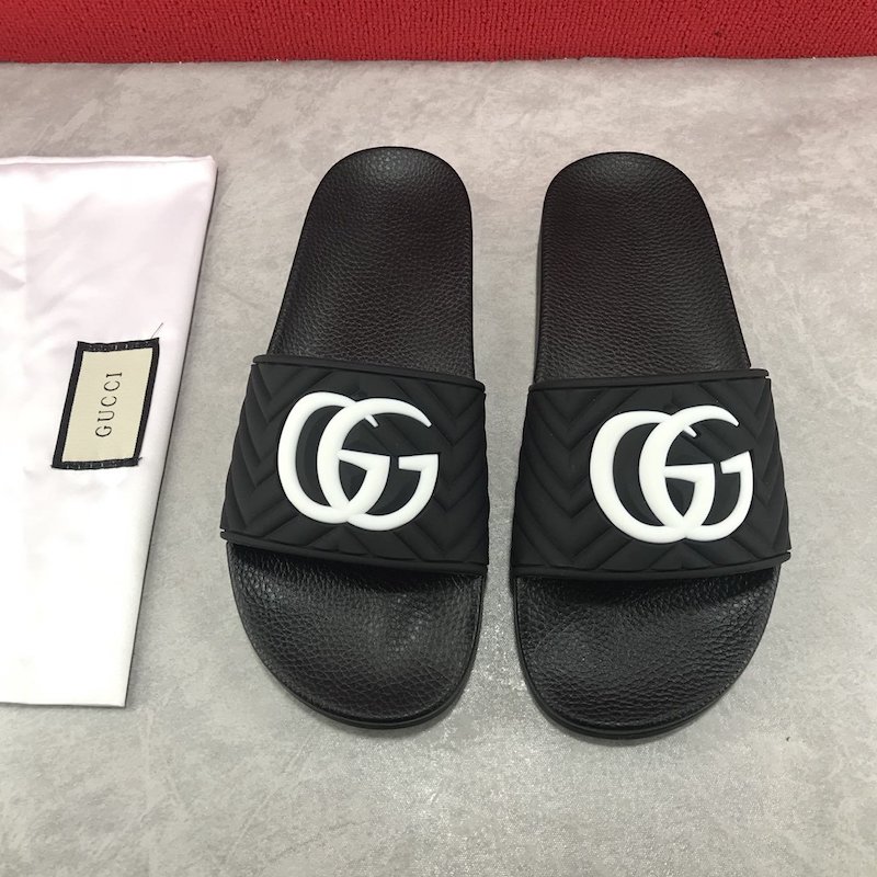 Gucci Matelasse Rubber Slide Sandals Black /white