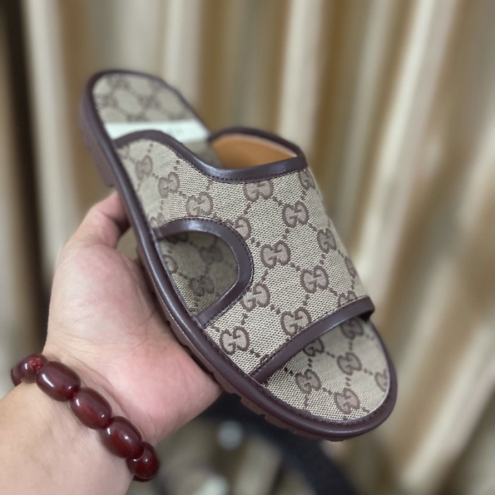 Gucci Men's GG Supreme slide sandal