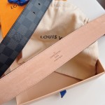 Replica Louis Vuitton Initiales Belt