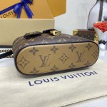 Replica Louis Vuitton Vanity Chain Pouch M47125