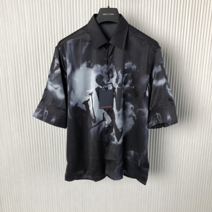 Replica Louis Vuitton Short-Sleeved Shirt