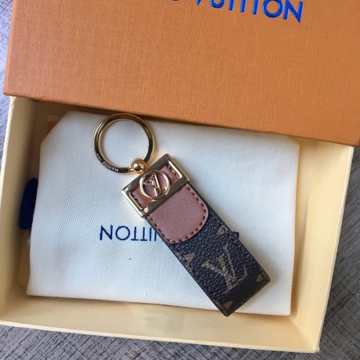 Shop Louis Vuitton Lv Dragonne Key Holder (M62706) by Bellaris