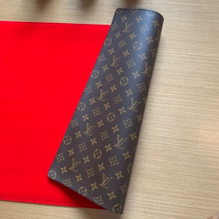 Jual Taplak Meja Brand Louis Vuitton LV, Table Mat