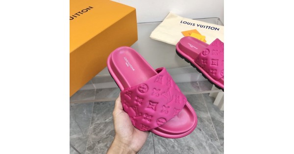Pool pillow leather sandals Louis Vuitton Pink size 41 IT in Leather -  35387133
